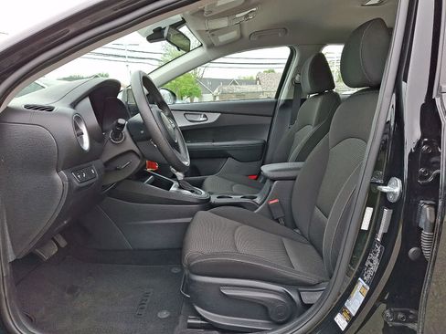 Used 2023 Kia Forte LXS w/ LXS Technology Package FWD image 14