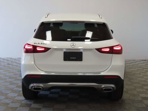 Used 2025 Mercedes-Benz GLA 250 image 4