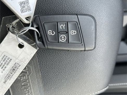 Used 2022 Volkswagen Tiguan SE image 34