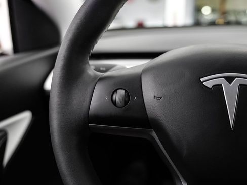 Used 2021 Tesla Model Y Long Range AWD/4WD image 18