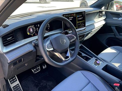 New 2026 Volkswagen Tiguan SE R-Line AWD/4WD image 14
