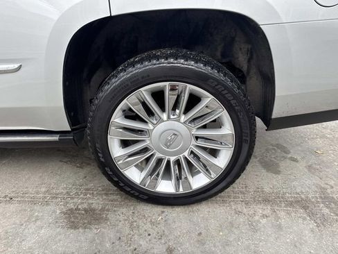 Used 2018 Cadillac Escalade Platinum image 10