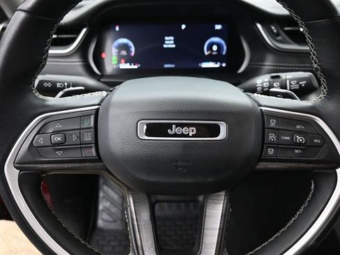 Used 2022 Jeep Grand Cherokee L Limited image 11