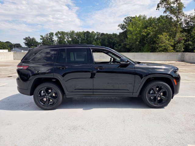 New 2027 Jeep Grand Cherokee Limited w/ Limited Altitude Package RWD image 10