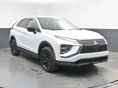 Used 2023 Mitsubishi Eclipse Cross LE AWD/4WD image 2