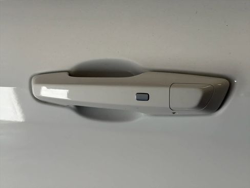 Used 2025 GMC Acadia Elevation image 12