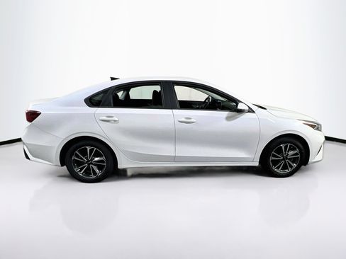 Used 2023 Kia Forte LXS w/ LXS Technology Package FWD image 4