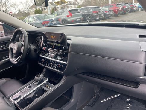 Certified 2024 Nissan Pathfinder SL image 13