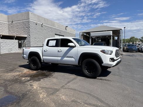 Used 2020 Toyota Tacoma TRD Off-Road AWD/4WD image 31