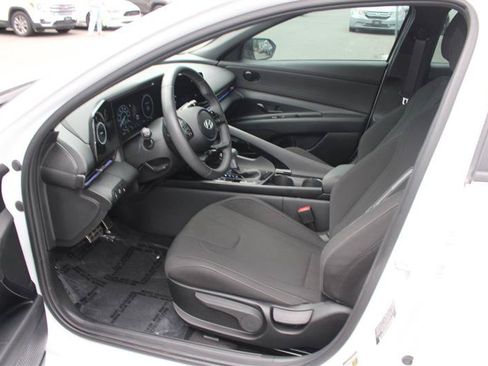 Used 2025 Hyundai Elantra SEL FWD image 8