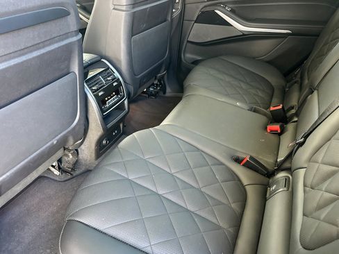 Used 2024 BMW X7 xDrive40i w/ M Sport Package AWD/4WD image 15