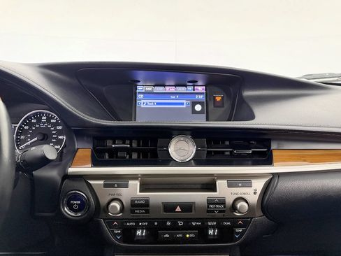 Used 2014 Lexus ES 300h w/ Luxury Package w/Bamboo Trim FWD image 60
