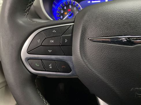 Used 2024 Chrysler Pacifica Touring-L FWD image 20