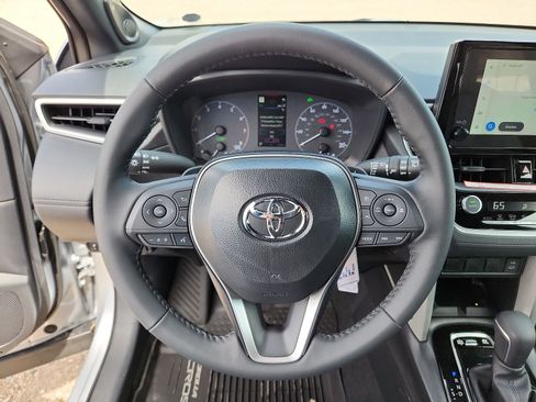 Used 2025 Toyota Corolla Cross AWD Hybrid w/ Moonroof Package image 17