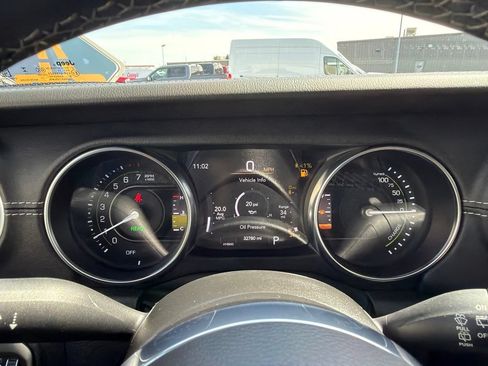 Used 2023 Jeep Wrangler Unlimited Sahara AWD/4WD image 17
