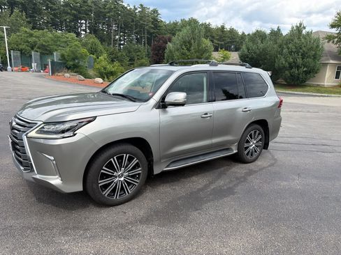 Used 2019 Lexus LX 570 4WD w/ Luxury Package image 1
