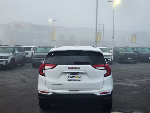 Used 2024 GMC Terrain SLT image 30
