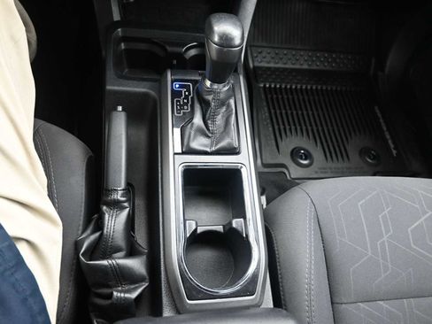 Used 2018 Toyota Tacoma TRD Off-Road image 24