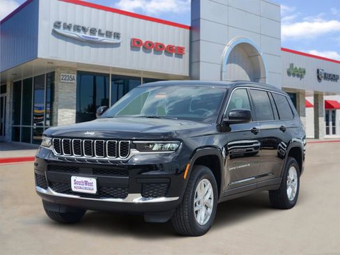 New 2026 Jeep Grand Cherokee L Laredo RWD image 2