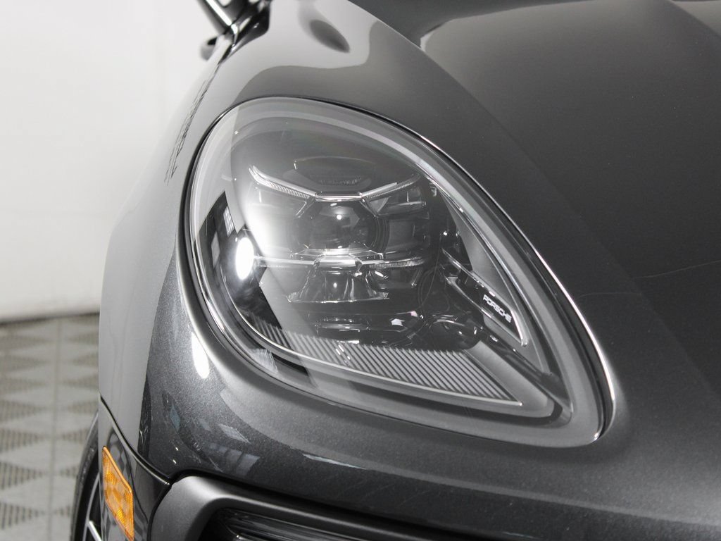 Certified 2026 Porsche Macan AWD/4WD image 11