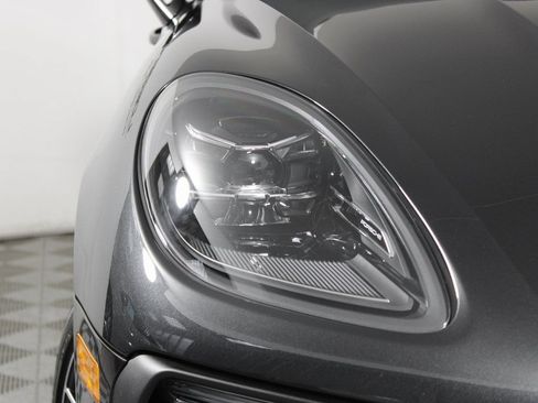 Certified 2026 Porsche Macan AWD/4WD image 11