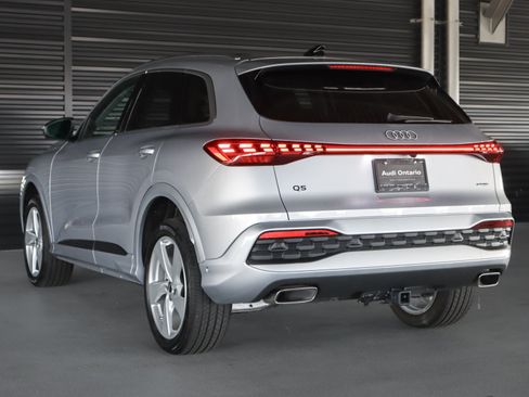 Used 2025 Audi Q5 Premium w/ Premium Plus AWD/4WD image 2