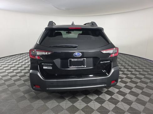 Used 2024 Subaru Outback Premium AWD/4WD image 4