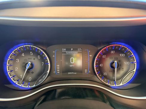 Used 2019 Chrysler Pacifica Touring Plus w/ Tire & Wheel Group image 17