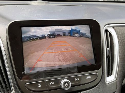 Used 2017 Chevrolet Malibu LT FWD image 26