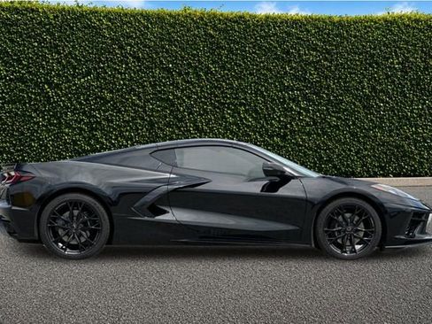 Used 2025 Chevrolet Corvette Stingray Preferred Cpe w/ Stealth Interior Trim Package RWD image 3