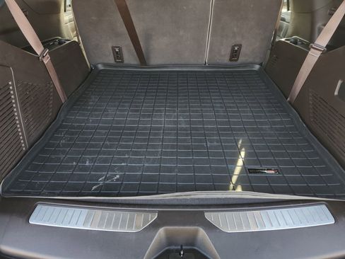 Used 2024 Chevrolet Tahoe Z71 w/ Luxury Package image 38