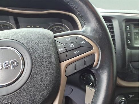 Used 2015 Jeep Cherokee Latitude image 14