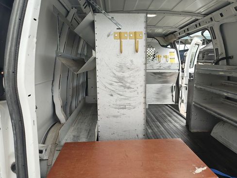 Used 2014 Chevrolet Express 2500 image 2