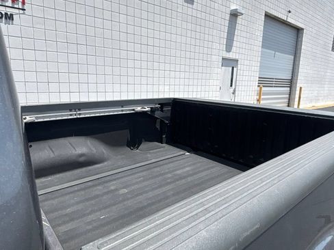 Used 2020 Nissan Frontier SV w/ Midnight Edition Floor Mats RWD image 32