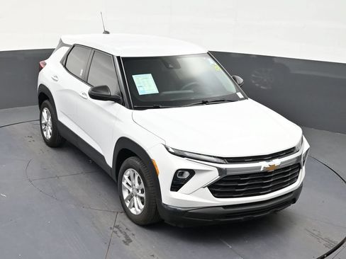 Used 2025 Chevrolet TrailBlazer LS FWD image 18
