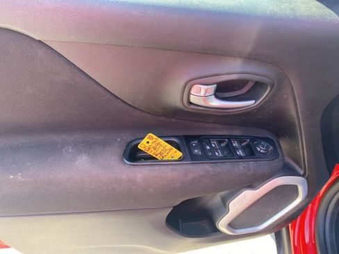 Used 2020 Jeep Renegade Sport image 17