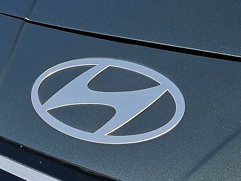 Used 2025 Hyundai Elantra SE FWD image 12