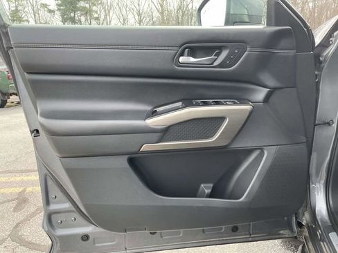 Used 2023 Nissan Pathfinder Platinum w/ Cargo Package image 16