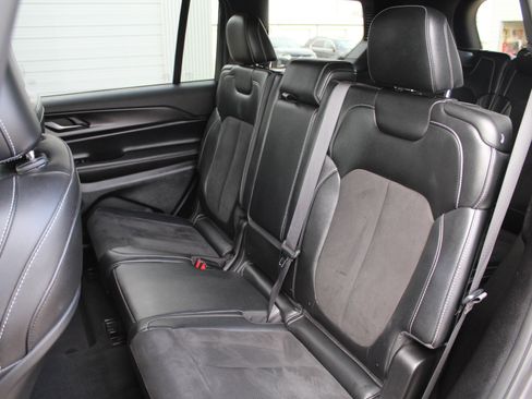 Used 2024 Jeep Grand Cherokee L Laredo image 26