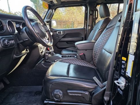 Used 2021 Jeep Gladiator Overland image 18