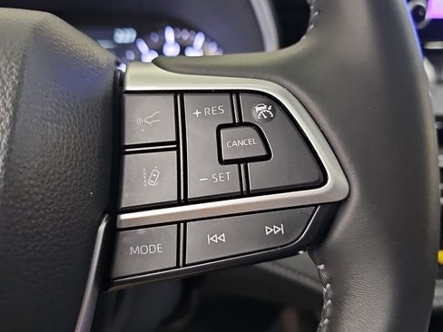 Used 2025 Toyota Highlander XLE AWD/4WD image 21