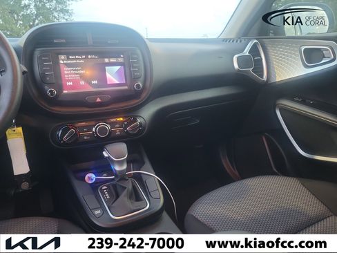 Certified 2023 Kia Soul LX FWD image 17