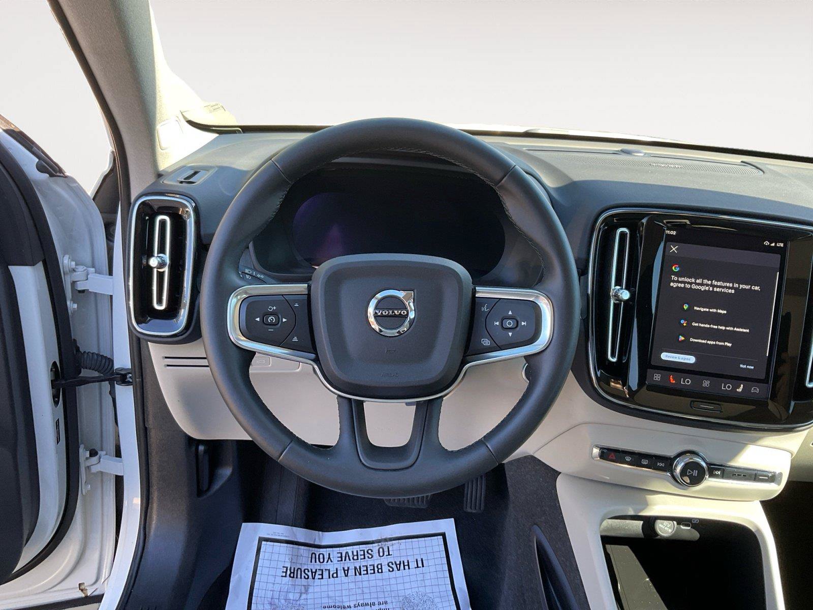 Used 2025 Volvo XC40 B5 Ultra w/ Protection Package Premier AWD/4WD image 12