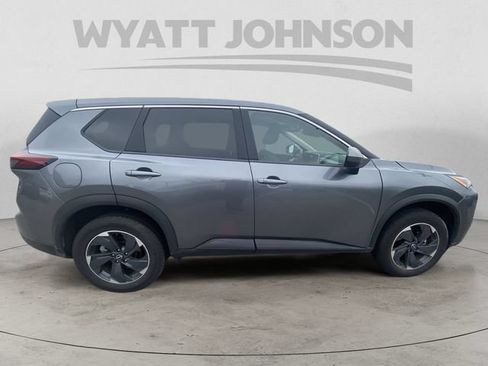 Used 2025 Nissan Rogue SV FWD image 10
