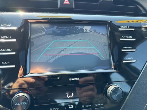 Used 2020 Toyota Camry SE image 25