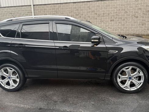 Used 2019 Ford Escape Titanium FWD image 1