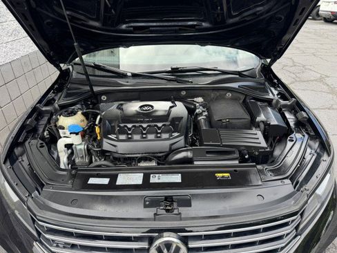 Used 2018 Volkswagen Passat 2.0T R-Line FWD image 2