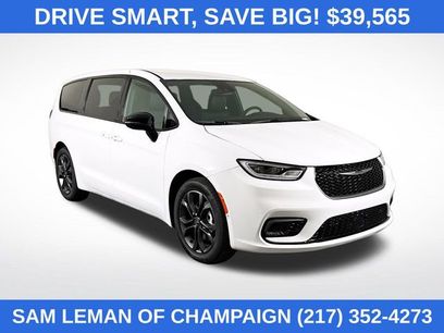 New 2026 Chrysler Pacifica Select