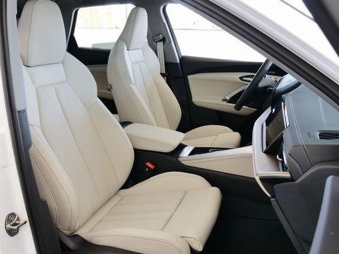 New 2025 Audi Q5 Prestige image 16