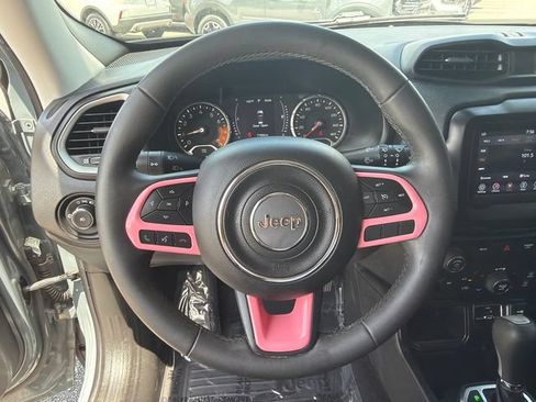 Used 2018 Jeep Renegade Latitude FWD image 25